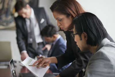 经理和员工审查报告