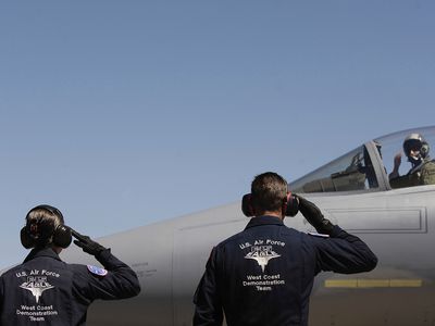 美国空军空军向F-15鹰的队长致敬