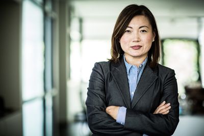 首席执行官双臂交叉