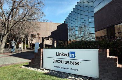LinkedIn建筑物“width=