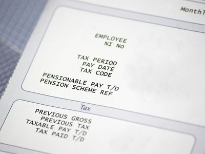 带税和养老金信息的纸质薪水