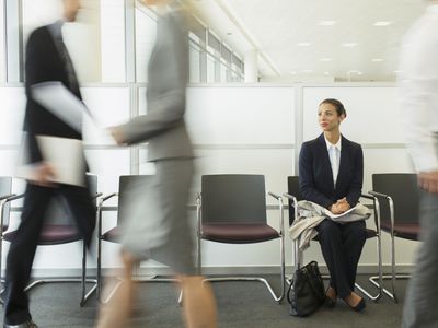 女人适合与人们被动的等待