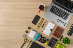 殖器官nized desk with laptop and supplies