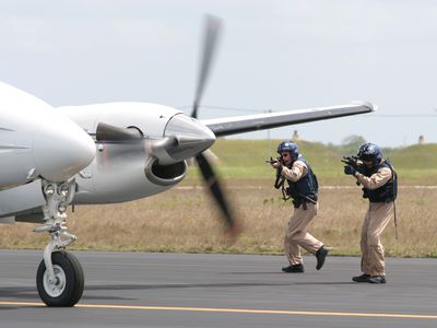 美国海关和边境保护局航空执法人员
