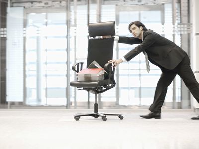 商人推动办公室椅子用品
